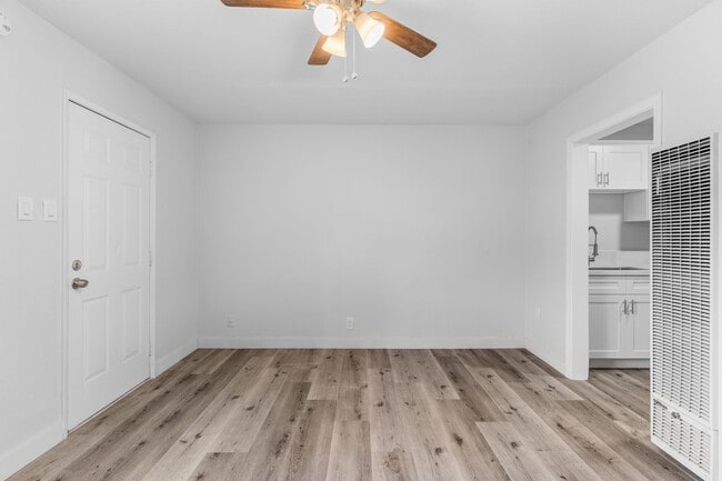 Interior Photo - 2652-2728 E 15th Street