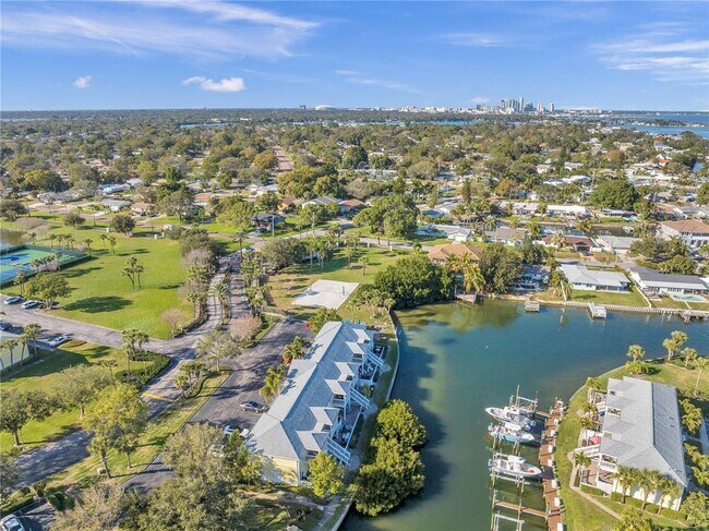 Building Photo - 4728 Beach Dr SE