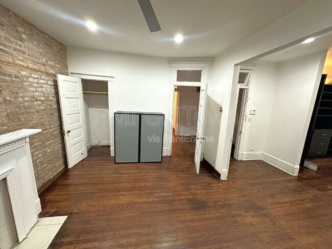 Building Photo - 1114 E 62nd St