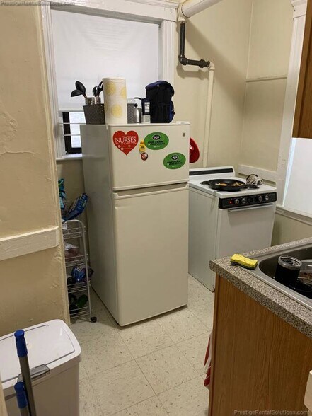 Building Photo - 153 Kelton St