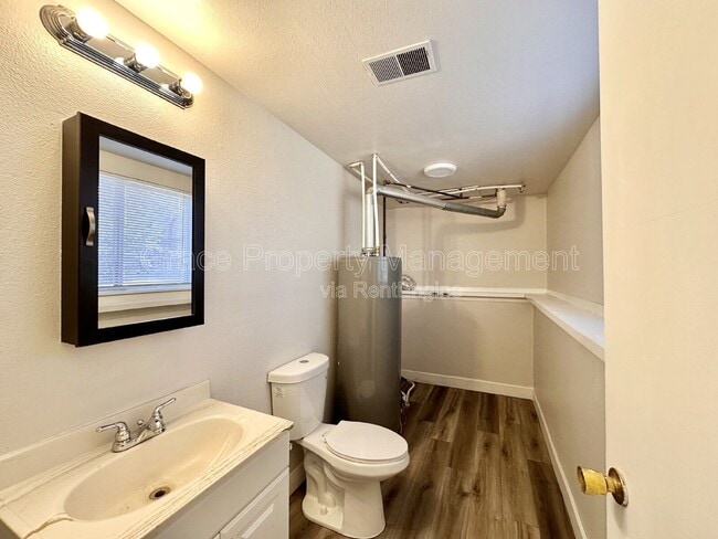 Building Photo - 2241 Dawson Cir