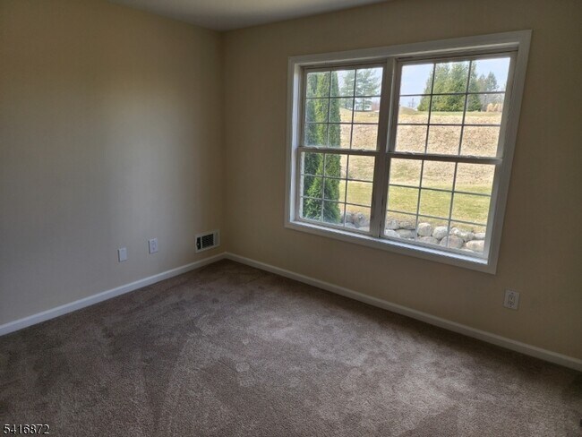 Building Photo - 27 Cypress Ln