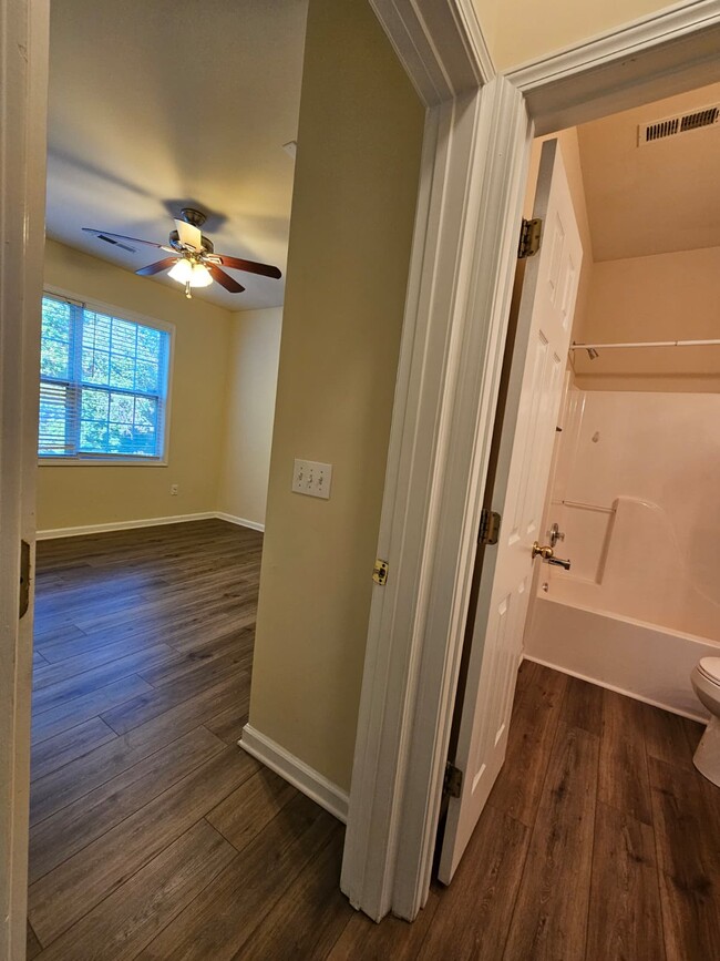 Building Photo - 111 Shairpin Ln