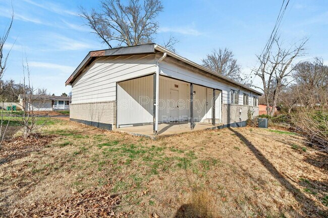 Building Photo - 2228 Duchess Dr