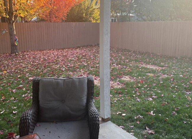 Building Photo - 173 E Moskee St