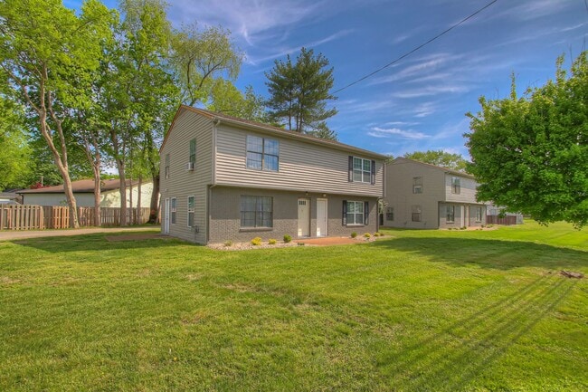 Building Photo - Remodeled 2BR Townhome in Spring Hill
