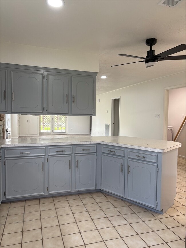 Building Photo - 1401 Andover Ln