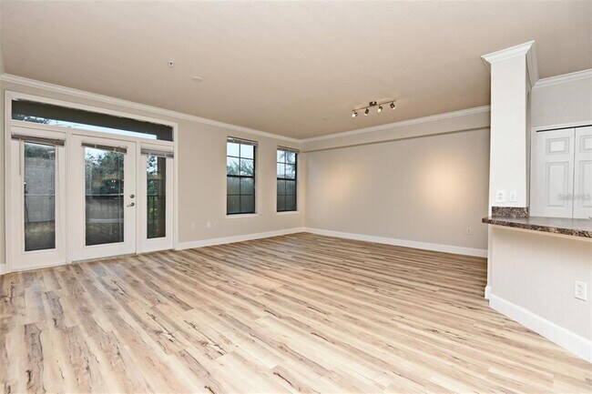 Building Photo - 911 N Orange Ave