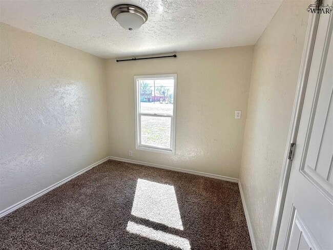 Building Photo - 8012 W Hwy St