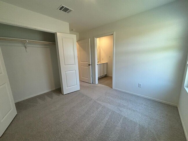 Building Photo - 275 Keefer