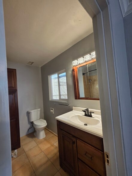 f - 4649 W Point Loma Blvd