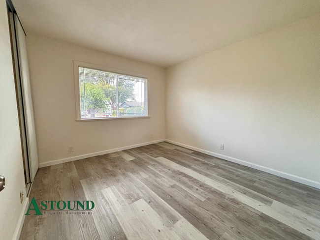 Building Photo - 2627 Prestwick Ave