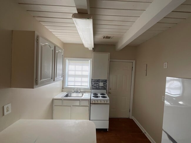 Building Photo - 601 Tisdale St