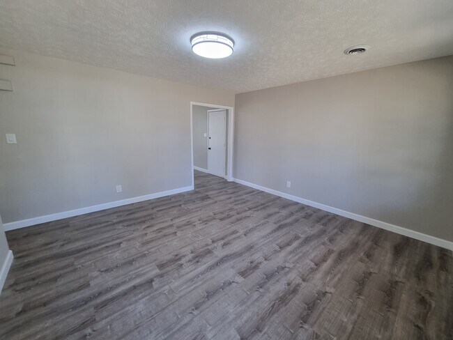 Building Photo - 967 Sanchez Dr