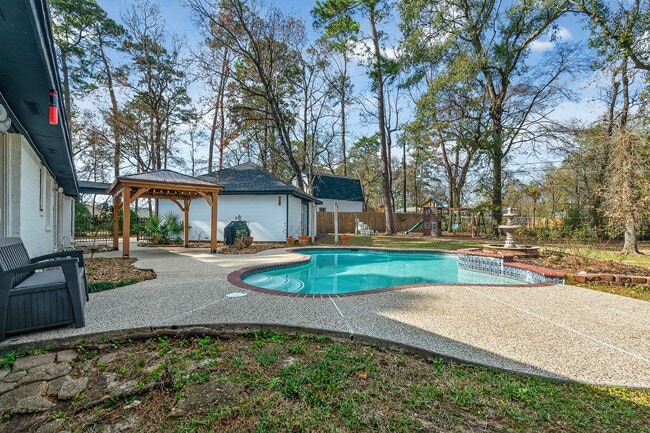 Building Photo - 127 Sagewood Dr