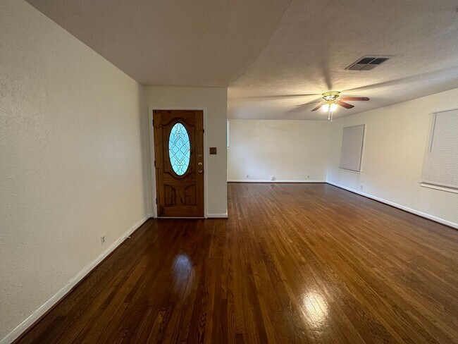 Building Photo - 606 Wilshire - 4/Bed 2/Bath