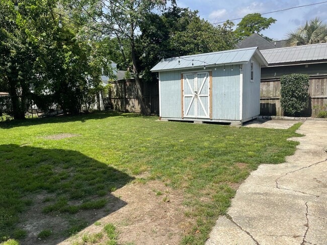 Building Photo - Charming Park Circle Ranch
