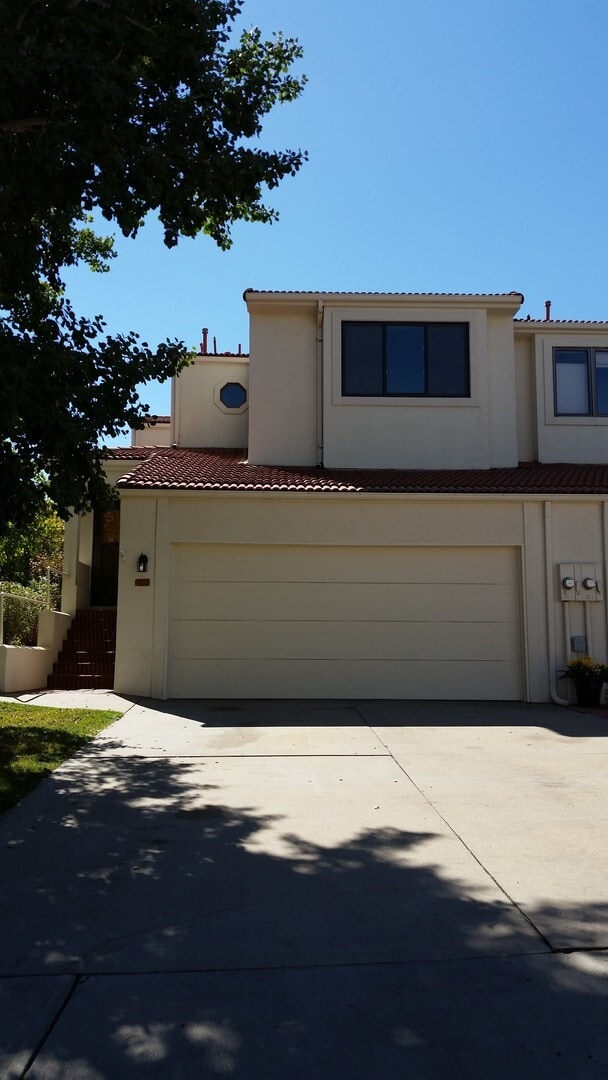 Building Photo - Golf Course Townhome for Rent