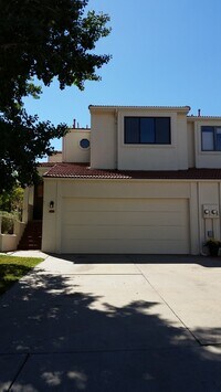 Building Photo - Golf Course Townhome for Rent