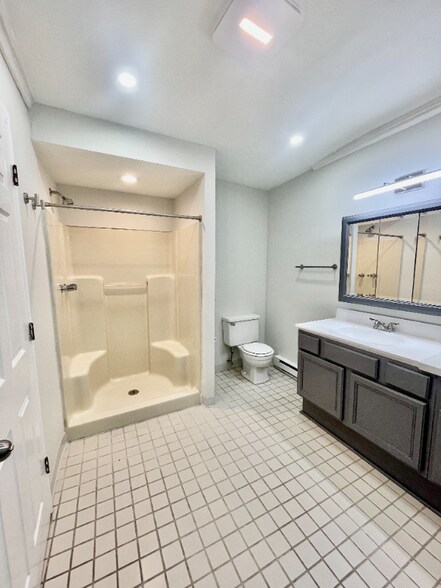 Building Photo - 1005 Frankford Ave