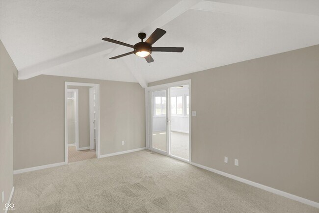 Building Photo - 3037 Golfview Dr