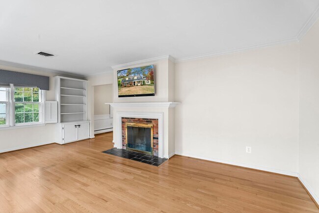 Building Photo - Updated Colonial Home in Westgage Neighbor...