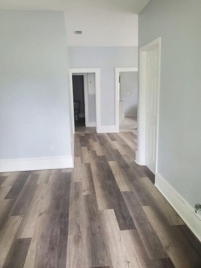 Building Photo - Fully Renovated 3/2 Single Family Ready for Move In!