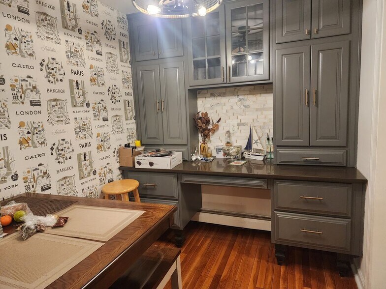 Building Photo - 304 South St