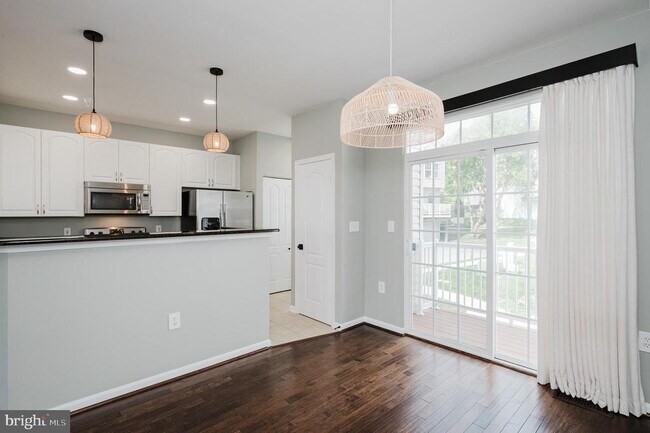 Building Photo - 557 Rhapsody Ct