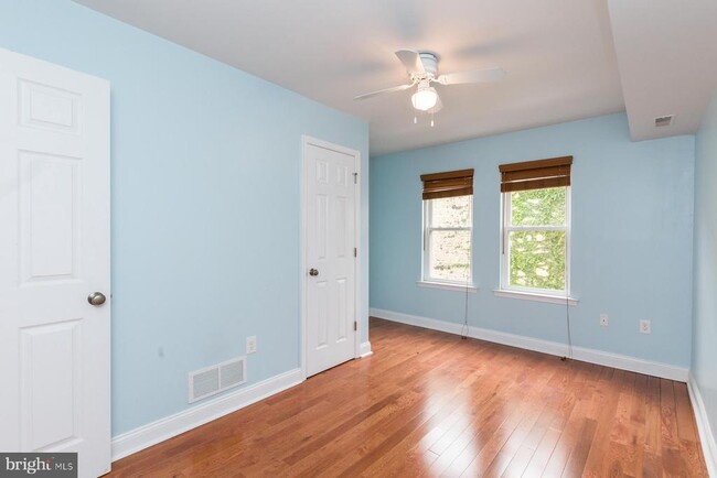 Building Photo - 1026 Dorrance St