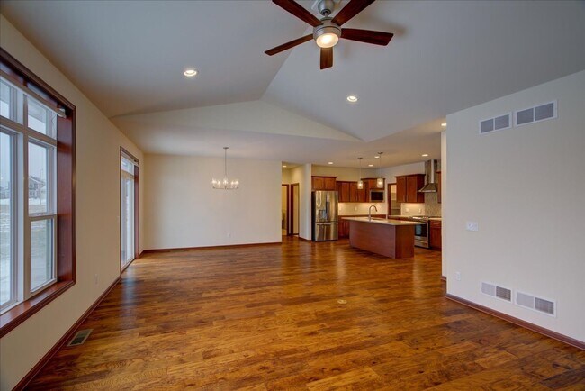 Building Photo - 525 Dragon Willow Ln