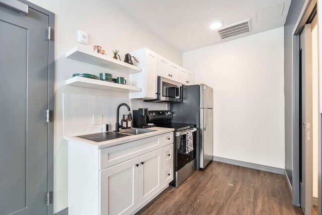 Building Photo - 781 Spring St