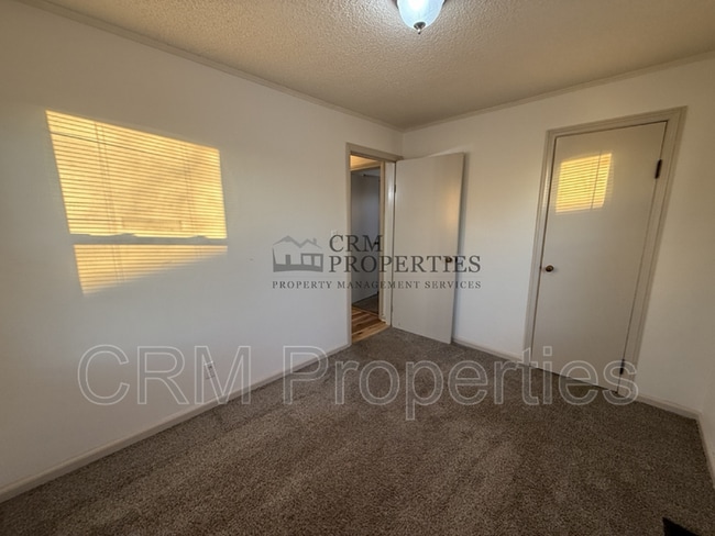 Building Photo - 1301 S Waugh St