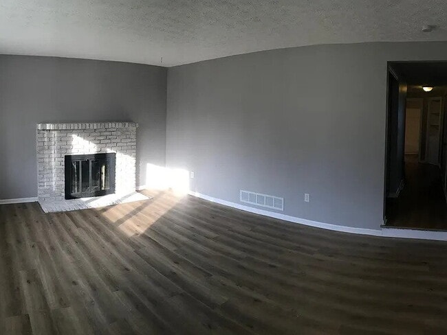 Building Photo - Duplex currently available in Westerville School District (Pointview ES, Genoa MS, Westerville Ce...
