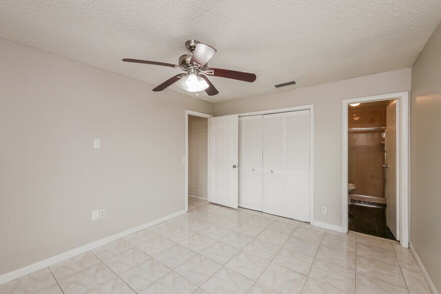 Building Photo - 9521 NW 25th St