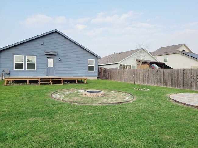 Building Photo - Gorgeous 3-bedroom, 2 Bathroom, Minutes fr...