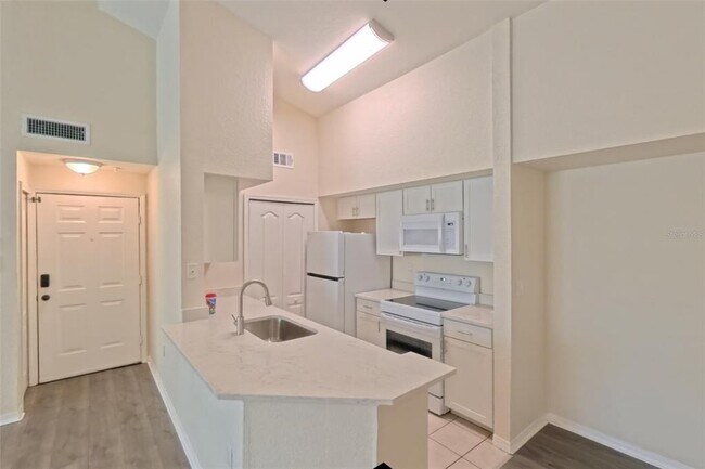 Building Photo - 4102 Central Sarasota Pkwy