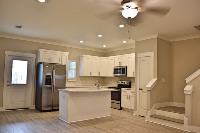 Building Photo - Brand New Garage Unit at the Verandas at Freeport