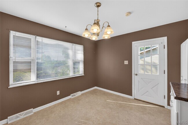 Building Photo - 21 Fern Ridge Ave