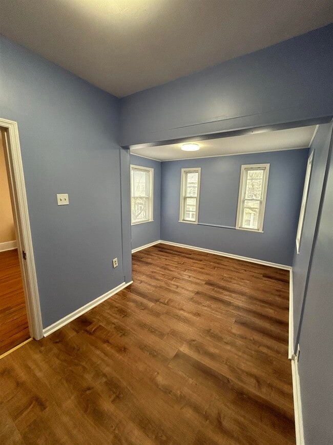 Building Photo - 364 WOODLAWN Ave