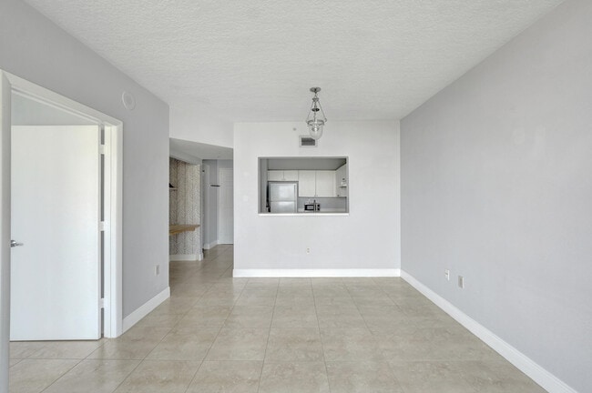 Building Photo - 3020 NE 32nd Ave