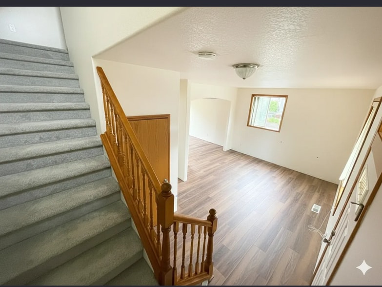 Building Photo - 3437 SW 2nd St