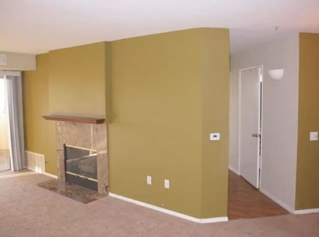 Building Photo - Beautiful 3-Bedroom Ground-Level Condo wit...