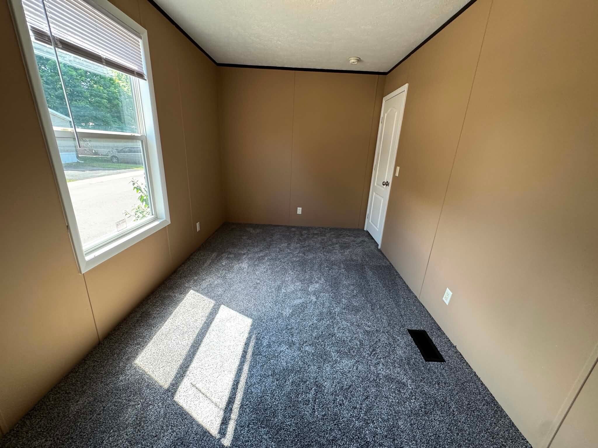 Building Photo - 48581 Pineview Dr