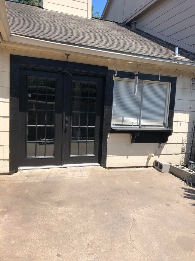 Patio Entrance Door - 6432 Bankside Dr