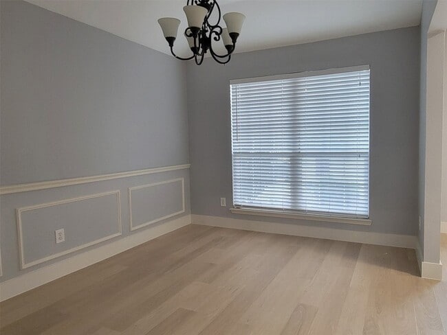 Building Photo - 424 Ambrose Dr