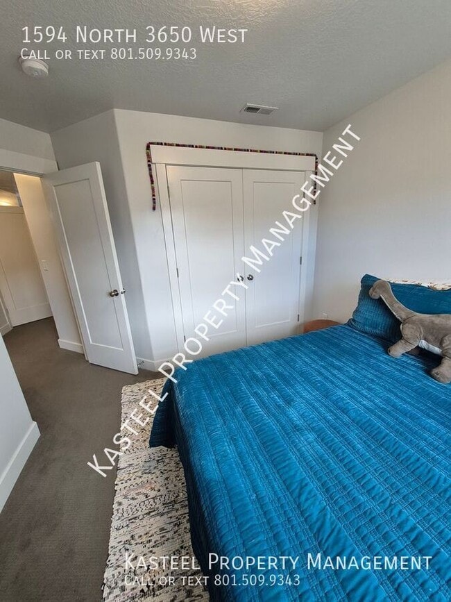 Building Photo - 1594 N 3650 W