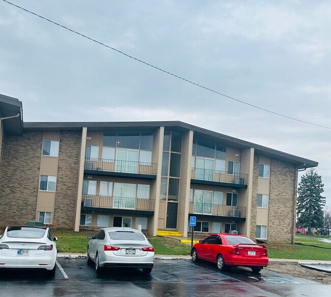 Building Photo - Experience Luxury Living at Bellagio Living I: Modern Apartments in Lawrence, Indiana