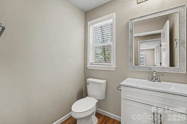 Building Photo - 931 E Front St