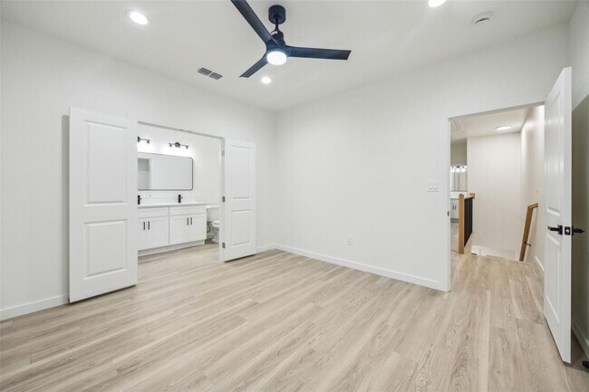 Building Photo - WOW! Modern & Brand-New Home in Samson Park!